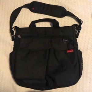 COPY - Skip Hop Dash Signature Messenger Baby Bag, black.